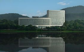 The Westin Mumbai Powai Lake Hotel Exterior photo