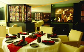 Sahara Star Hotel Mumbai Exterior photo